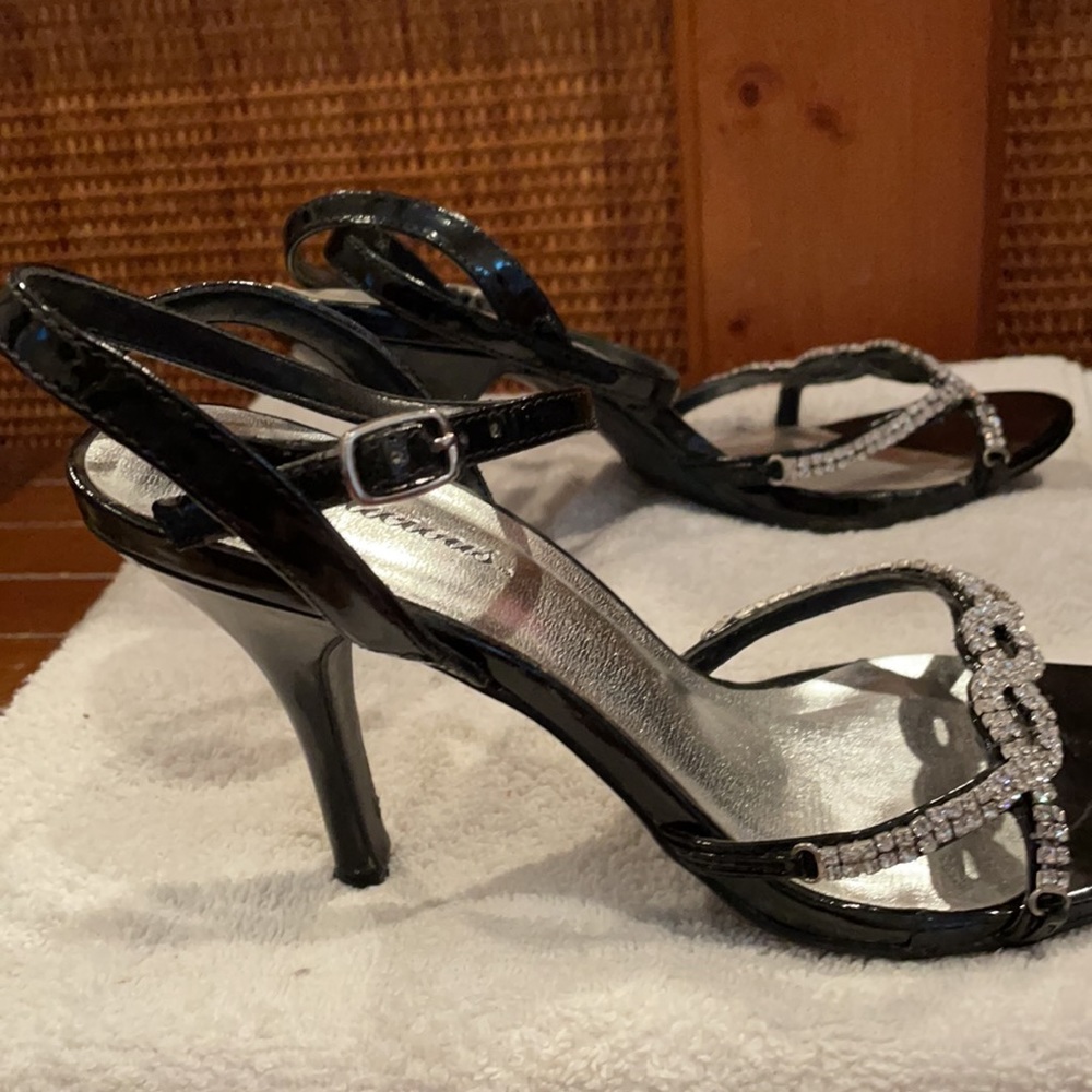 Delicious Strappy black heels - Picture 2 of 3